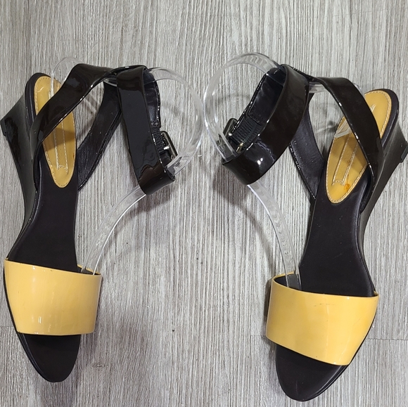 Banana Republic Shoes - Picture 2 of 9